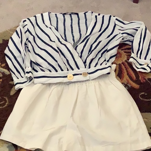 Zara Tops - Gorgeous Linen Cropped Top by Zara 💙💙🖤